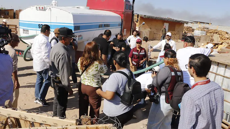 Más de 350 familias viven en colonia Valle Dorado al sur poniente de la ciudad La mayoría en falta de atención como lo que es el agua drenaje y alumbrado público