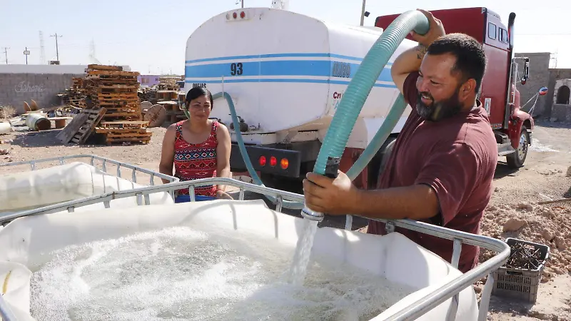 Más de 350 familias viven en colonia Valle Dorado al sur poniente de la ciudad La mayoría en falta de atención como lo que es el agua drenaje y alumbrado público