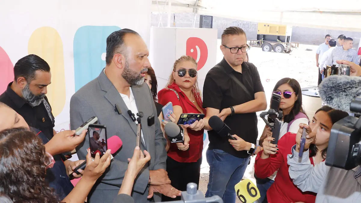 1000556821