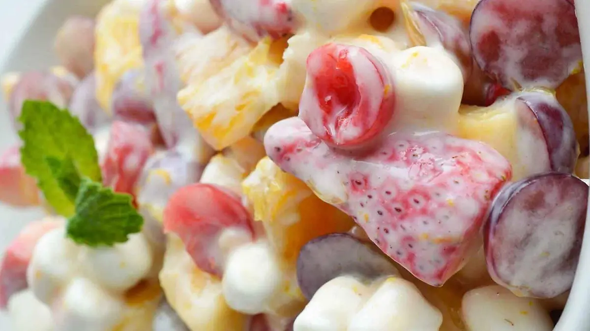 15.-ensalada-de-frutas-con-bombones