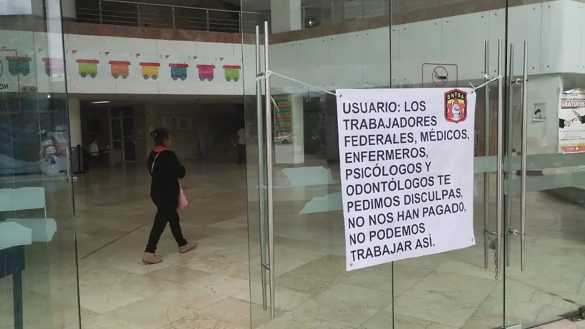 Personal de salud protesta por falta de pagos en Tabasco