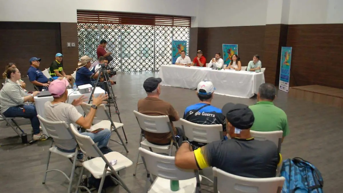 En rueda de prensa, el comité organizador