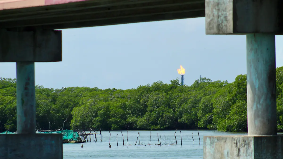 MECHERO A LA DISTANCIA -ENTRE MANGLARES Ceiba_Paraíso- Refineria Dos Bocas_Olmeca 2024
