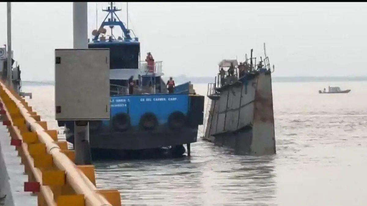 embarcación impacta puente marítimo de campeche