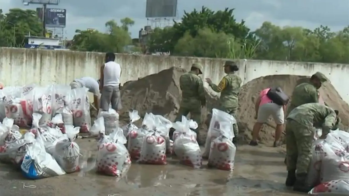 Malecón-Filtraciones-Gente-Ayudando