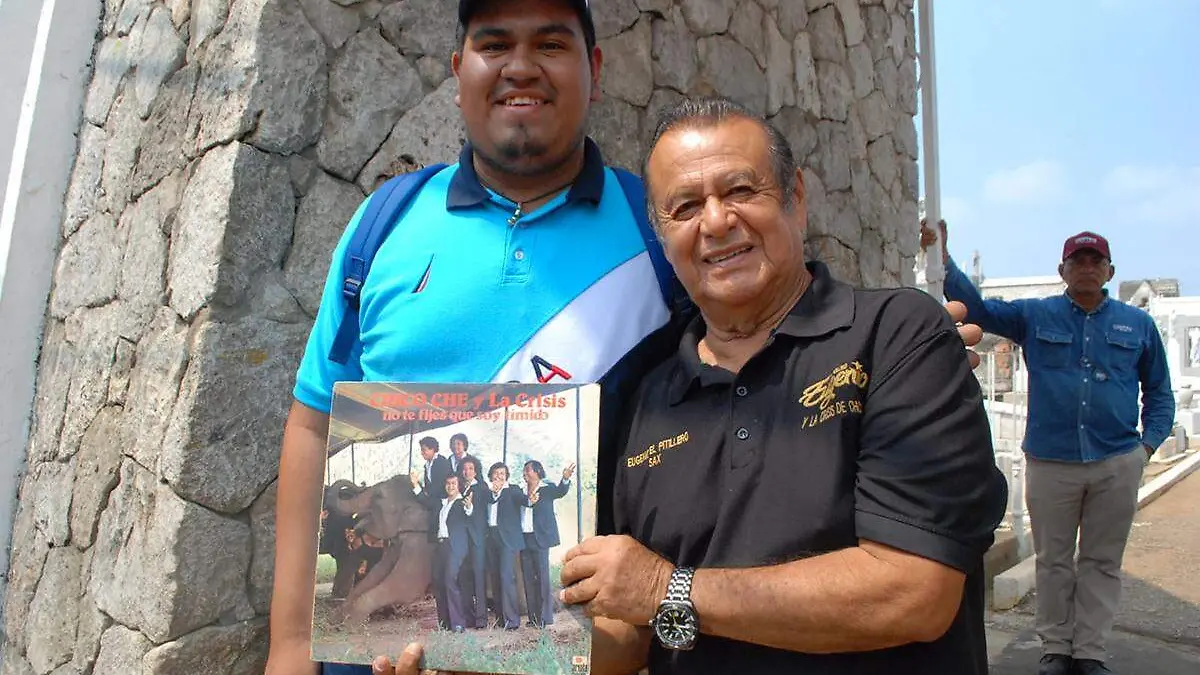 Eugenio-Flores-Con-Un-Admirador