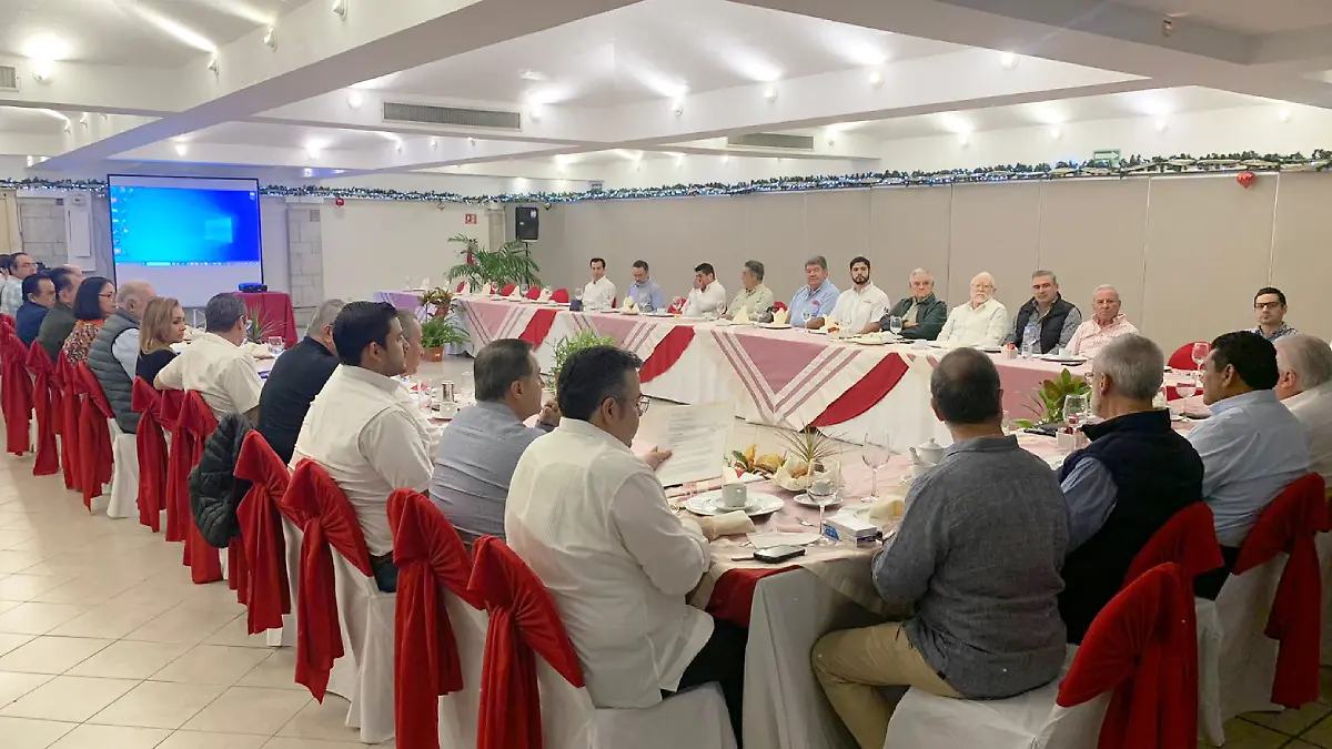 Se reune empresariado de tabasco con javier may