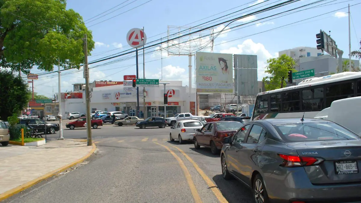 Bloqueo-Provoca-Largas-Filas-De-Autos