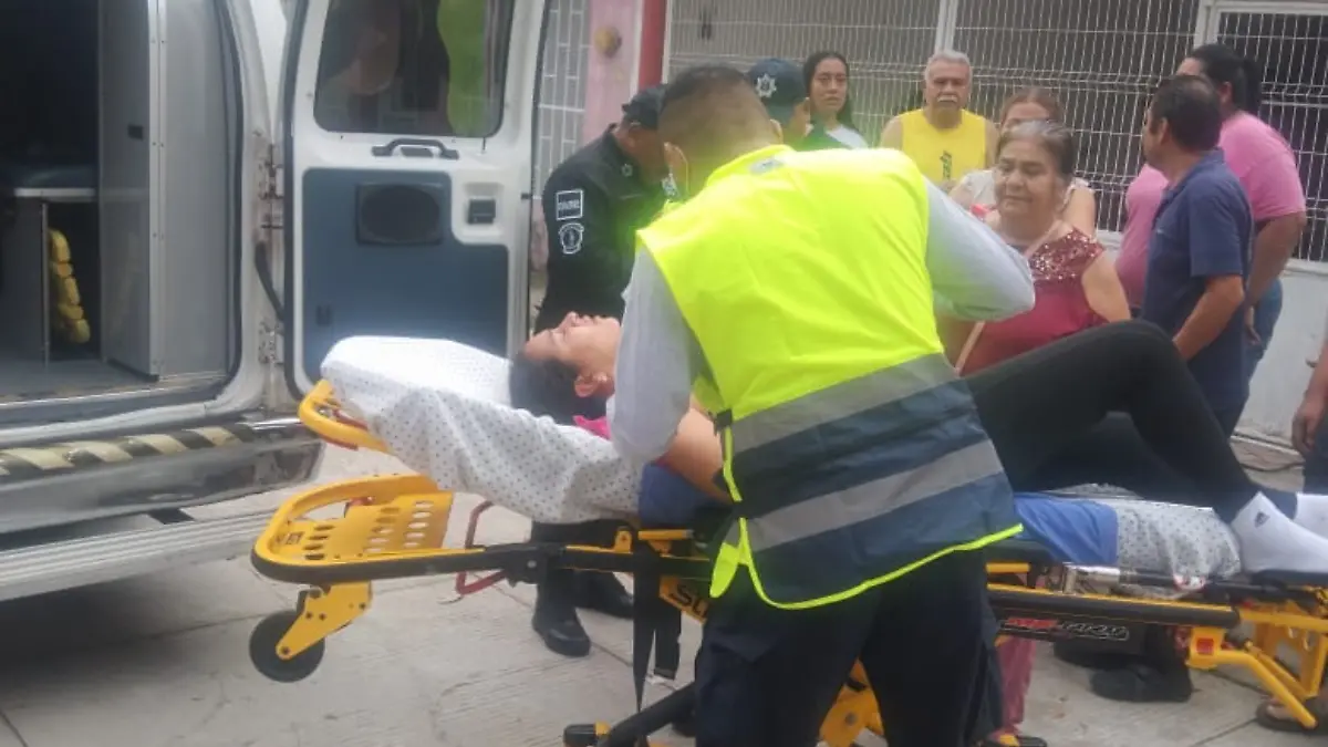 Mujer en ambulancia