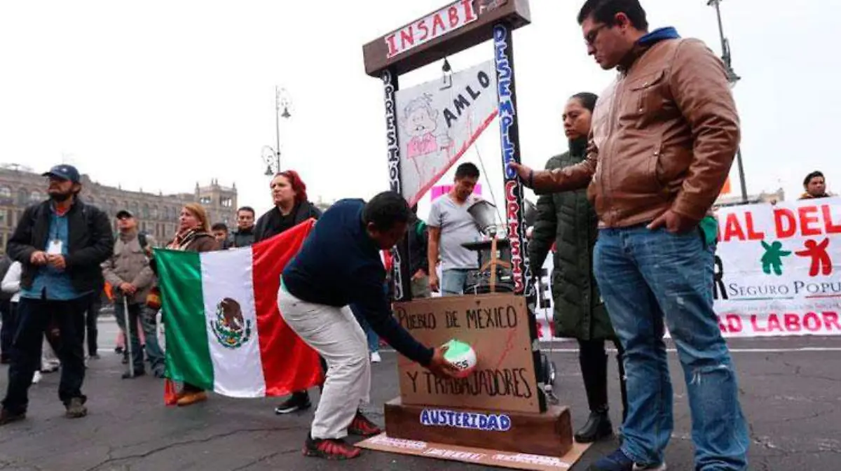 Protesta_trabajadores_seguro-popular_1