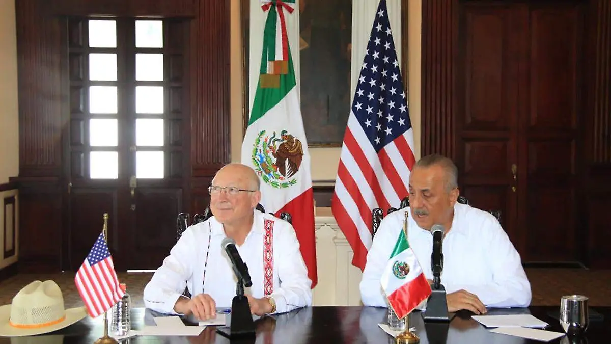 Ken-Salazar-Carlos-Merino copia
