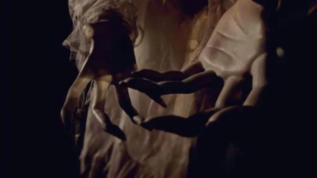 MUJER         FANTASMA