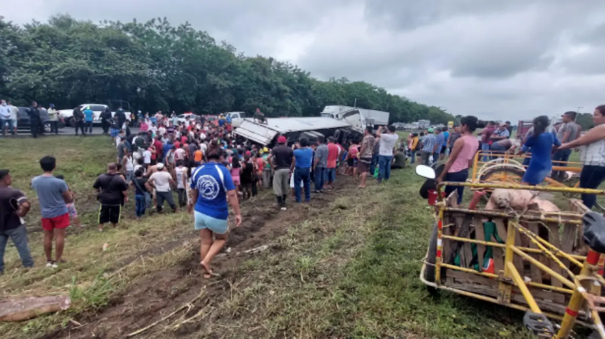 Accidente y rapiña en cárdneas