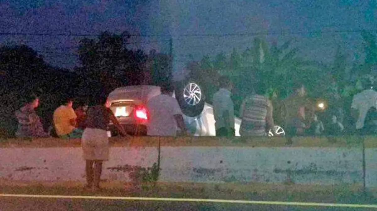 vuelca-a-esquivar-un-perro