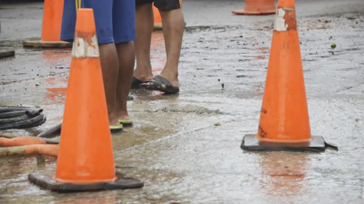 Reparan fuga de aguas negras en Usumacinta