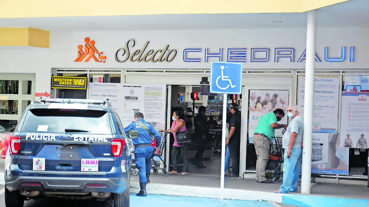 CIERRAN COMERCIOS MINUTOS ANTES DE LAS 4 PM-JCH40_CMYK