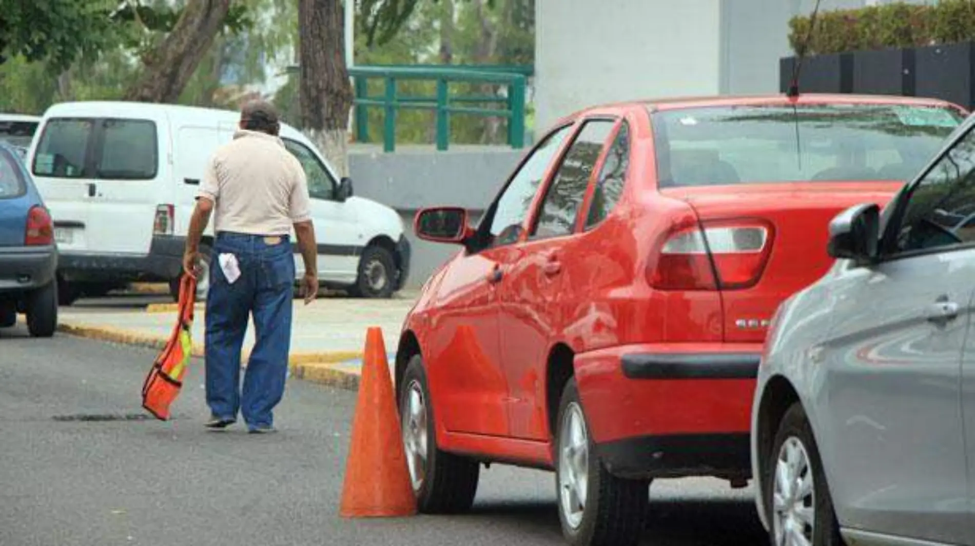 ESTACIONAMIENTOS27