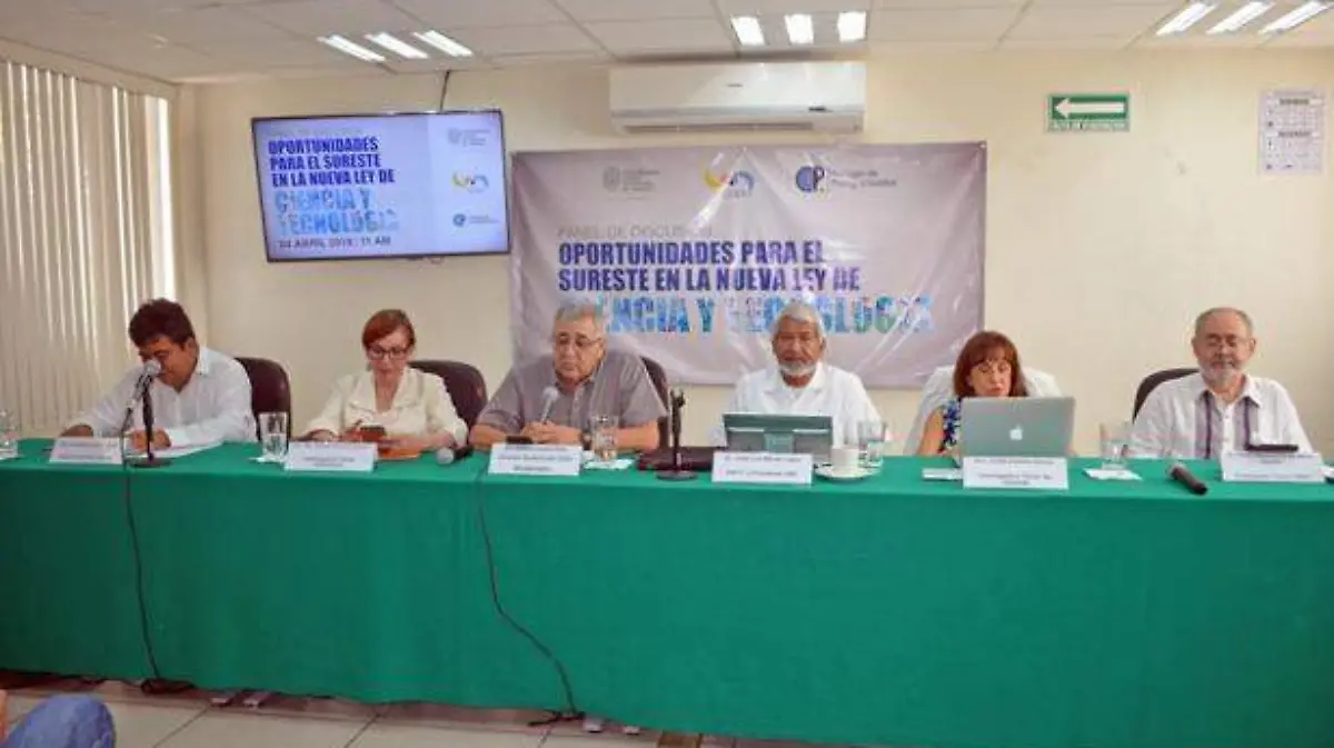 PANEL-DE-DISCUCION-CARLOS-PEREZ-(1)