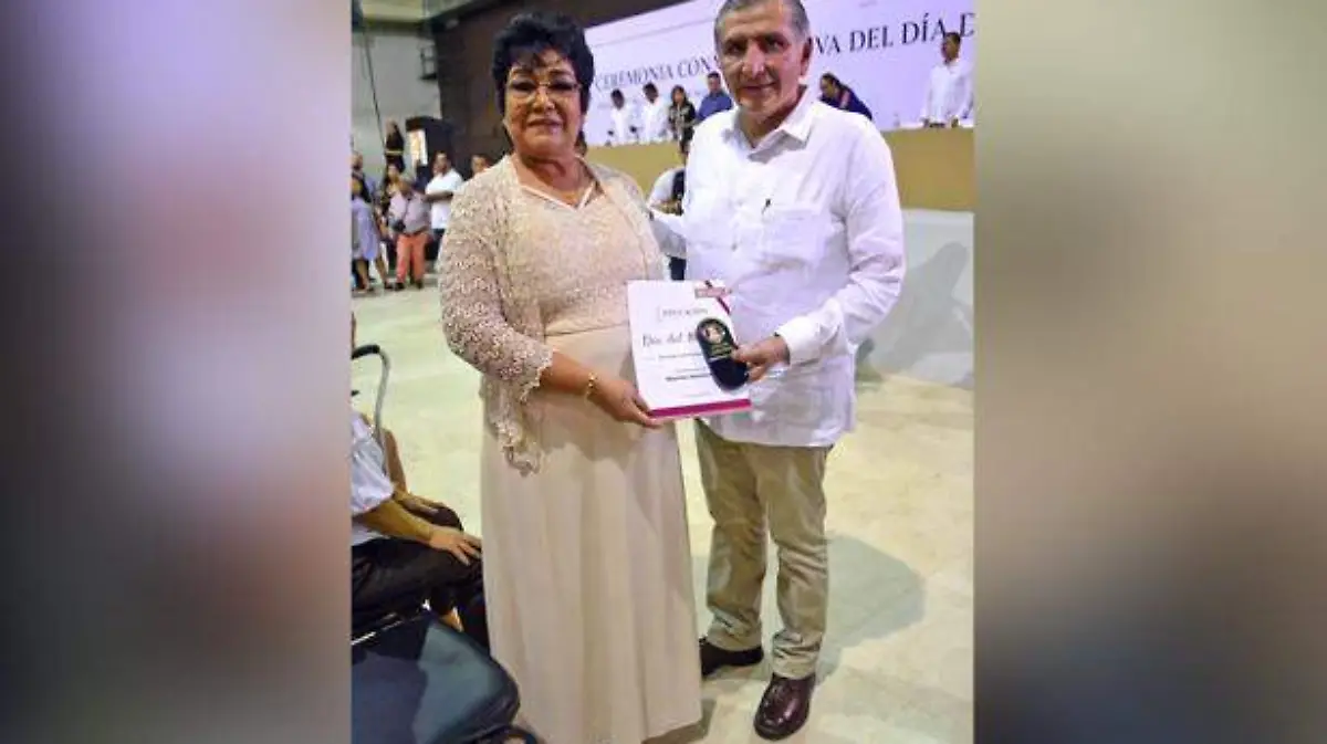 Reconoce-Adán-labor-del-docente2