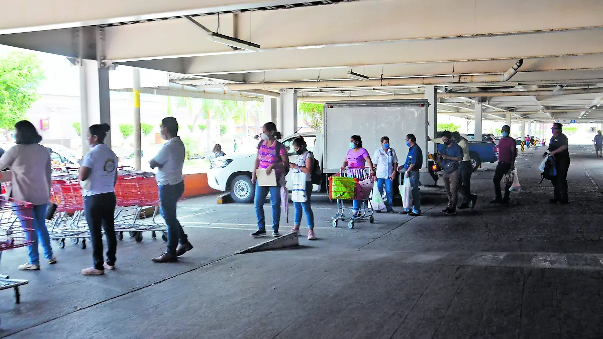 CIERRAN COMERCIOS MINUTOS ANTES DE LAS 4 PM-JCH49_CMYK