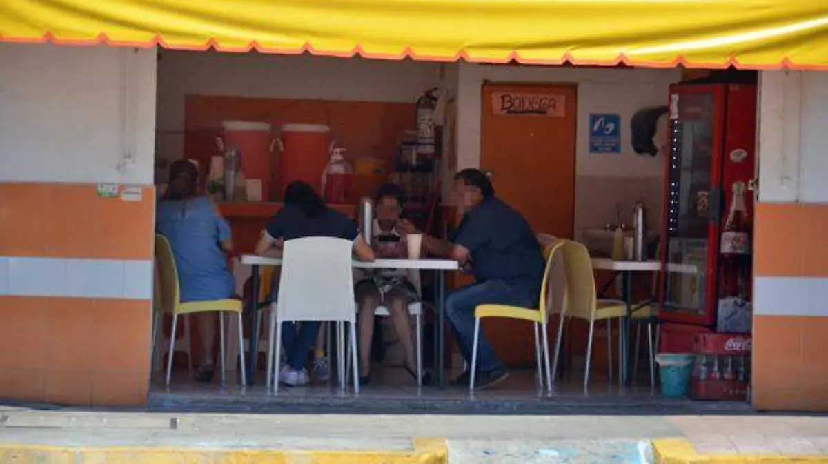 SIGUEN-SALIENDO-EN-FAMILIA-Y-ACOMER-JCH09