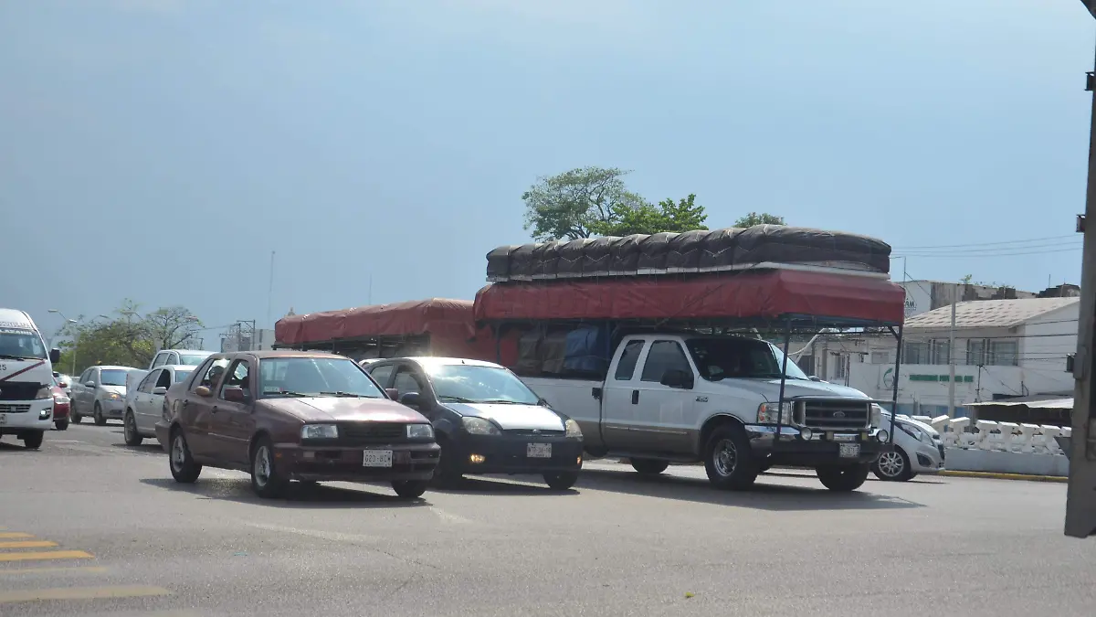 LLEGAN ATAUDES-JCH37