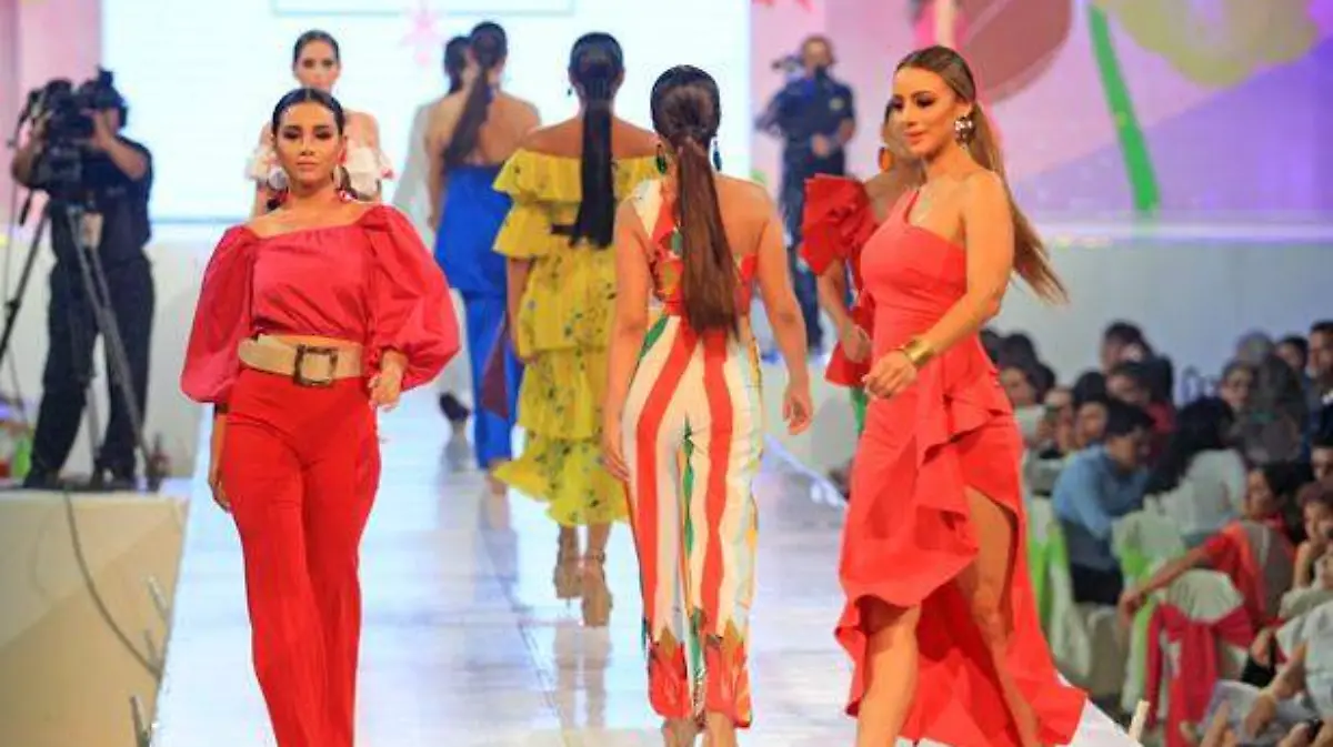 DESFILE-DE-MODAS-EMBAJADORAS-IVAN-SANCHEZ-(1)