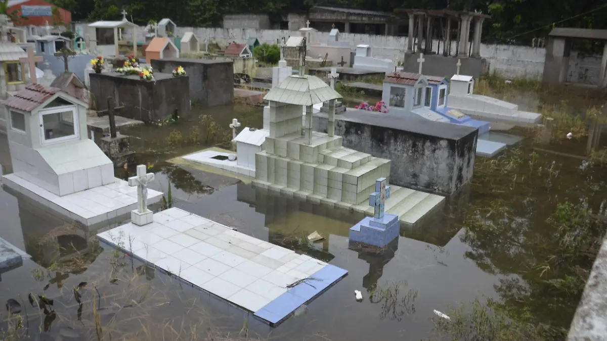 PANTEON EN EL AGUA-JCH25