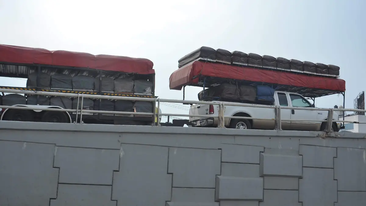 LLEGAN ATAUDES-JCH39