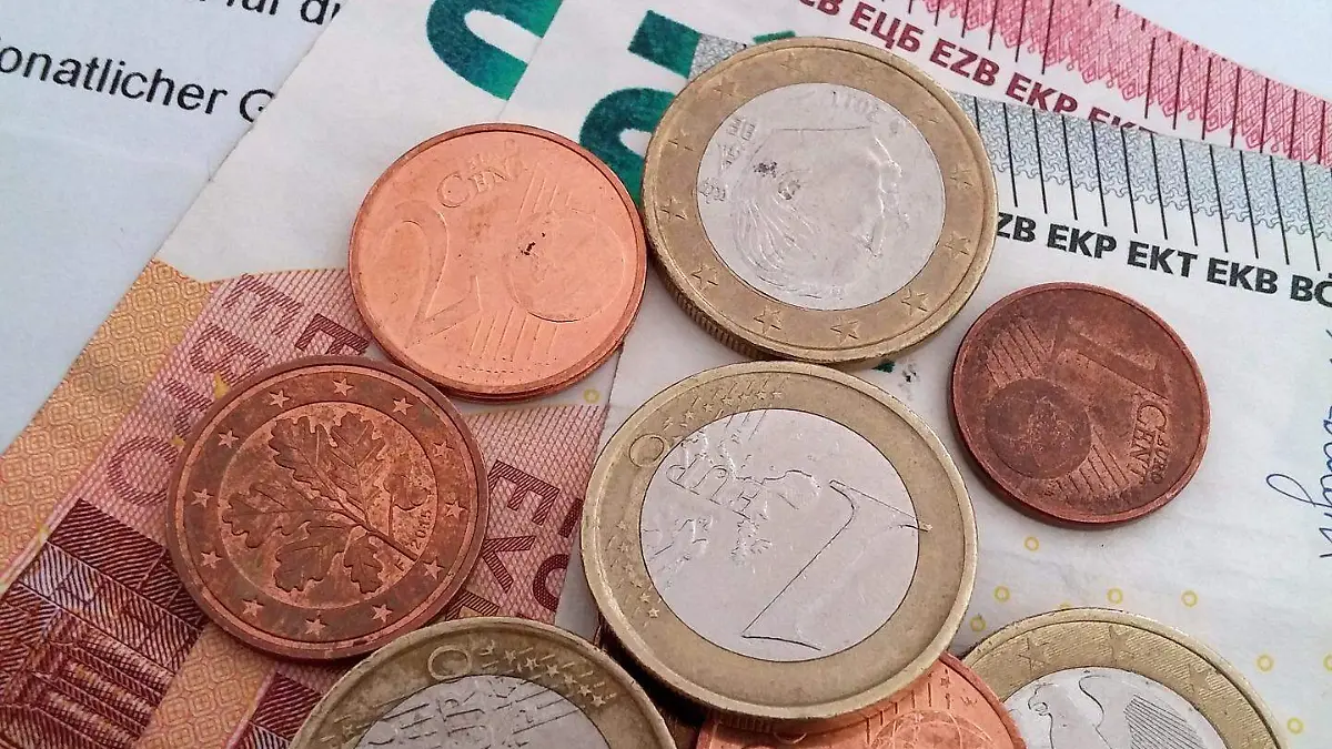 authority-1448400_1920