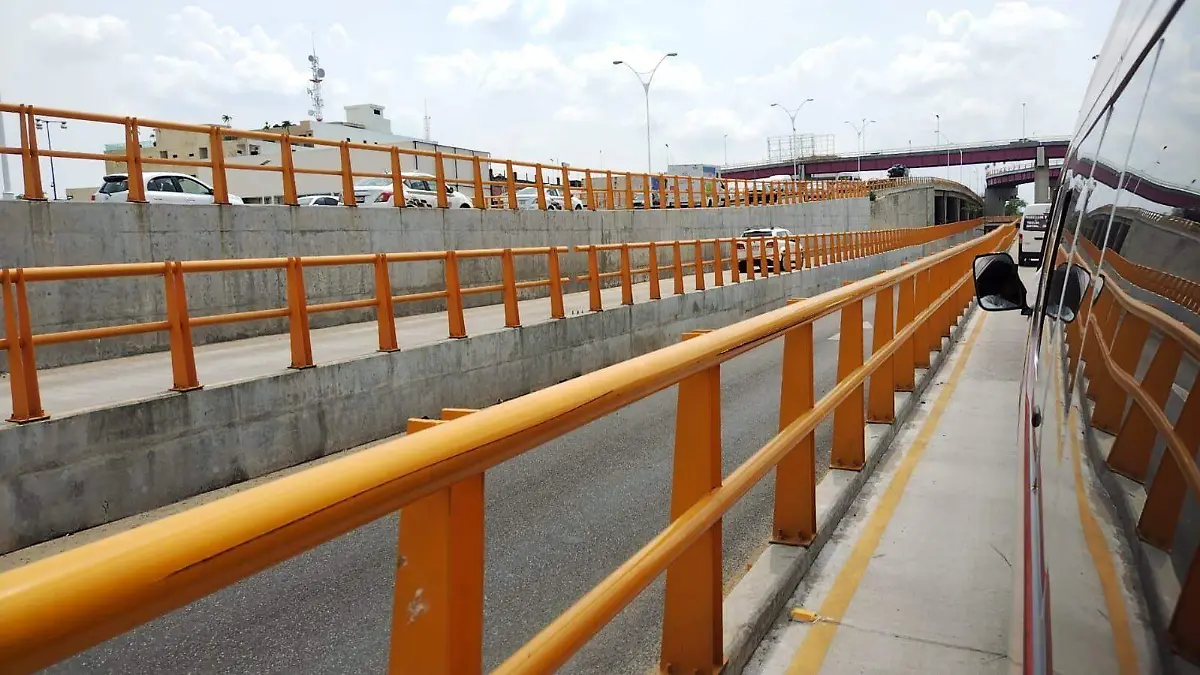 Afecta a tabasqueños cierre del paso deprimido con dirección a Tabasco 2000