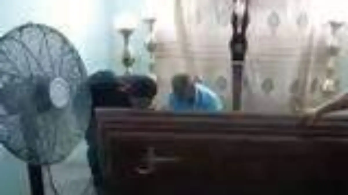 Mujer es declarada muerta en el hospital y despierta durante su funeral