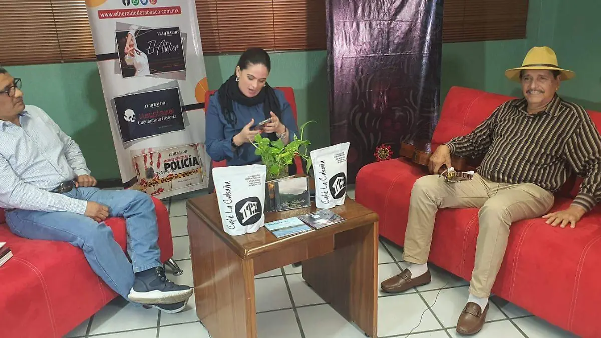 Trova y letras engalanaron a El Atelier