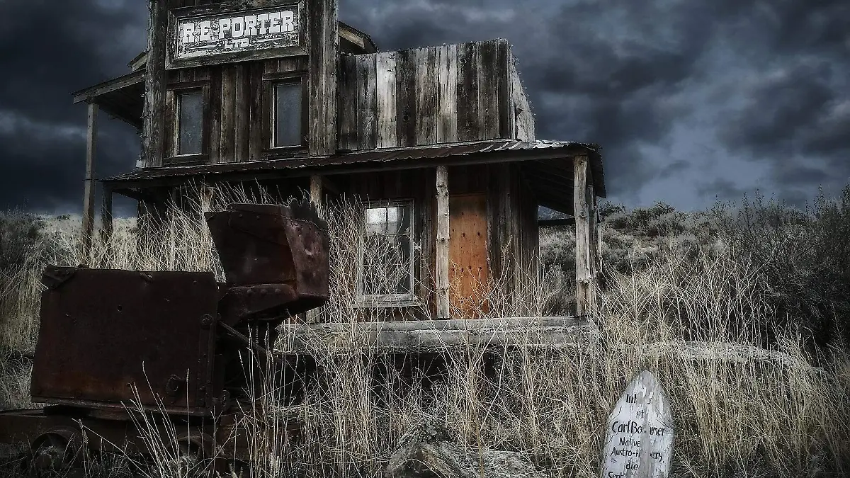 ghost-town-551136_1920