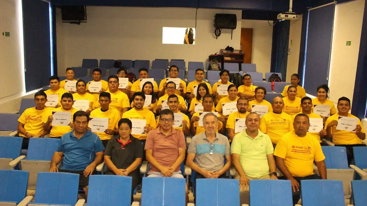Se certifican tabasqueños con el árbitro internacional de básquet Lucio Salazar