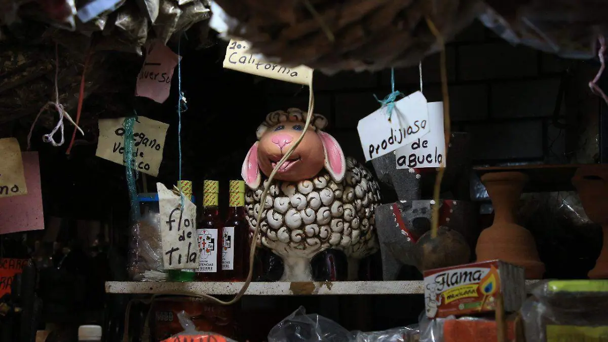 Tabasqueños compran productos esotéricos para los rituales de fin de año