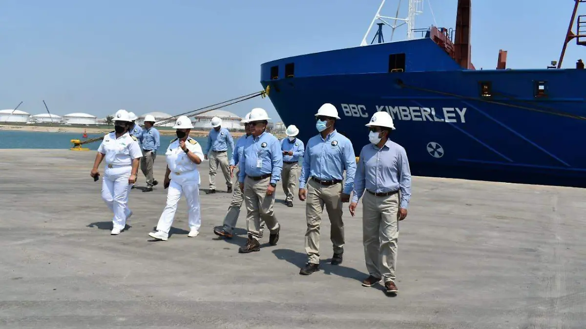 Supervisan proyecto de transporte marítimo en puerto de Dos Bocas