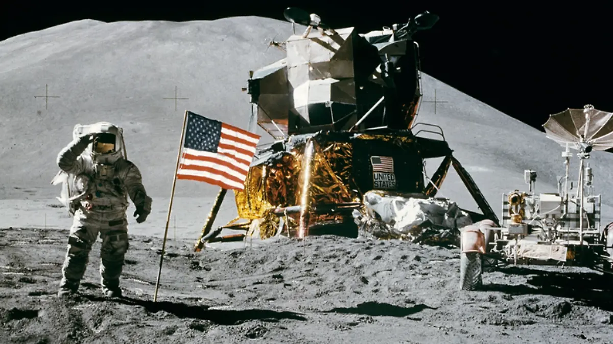 ¿Cuánto tiempo tardarías en dar la vuelta a la luna caminando- Esto dice la ciencia