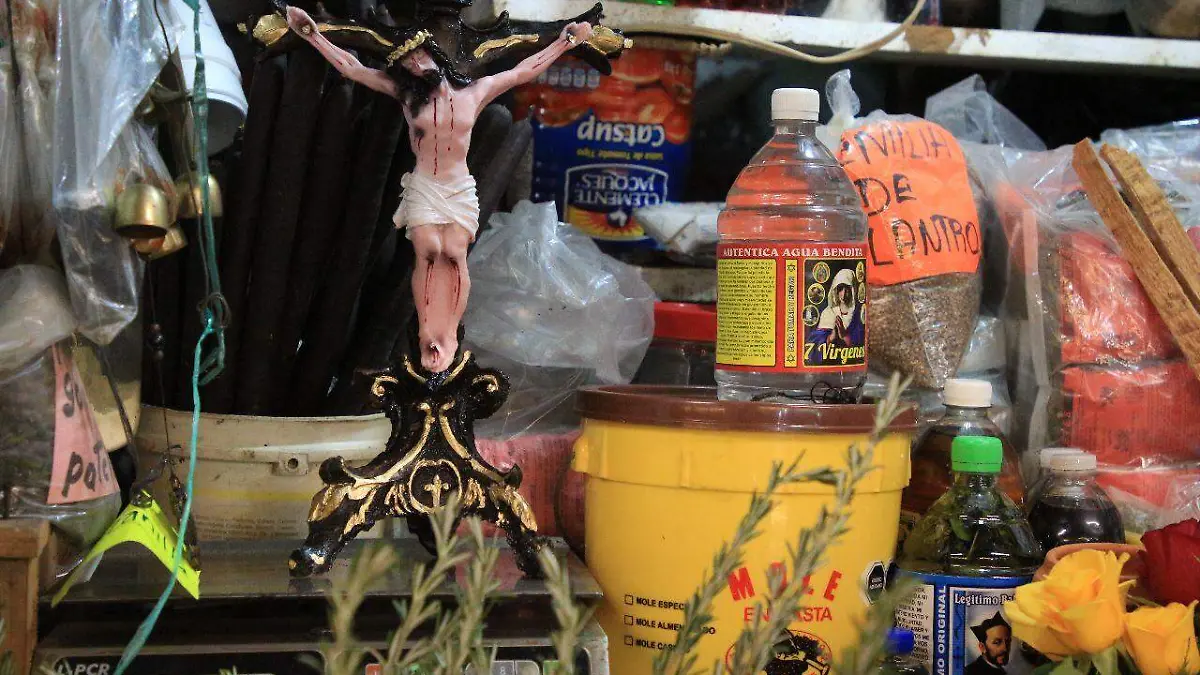 Tabasqueños compran productos esotéricos para los rituales de fin de año