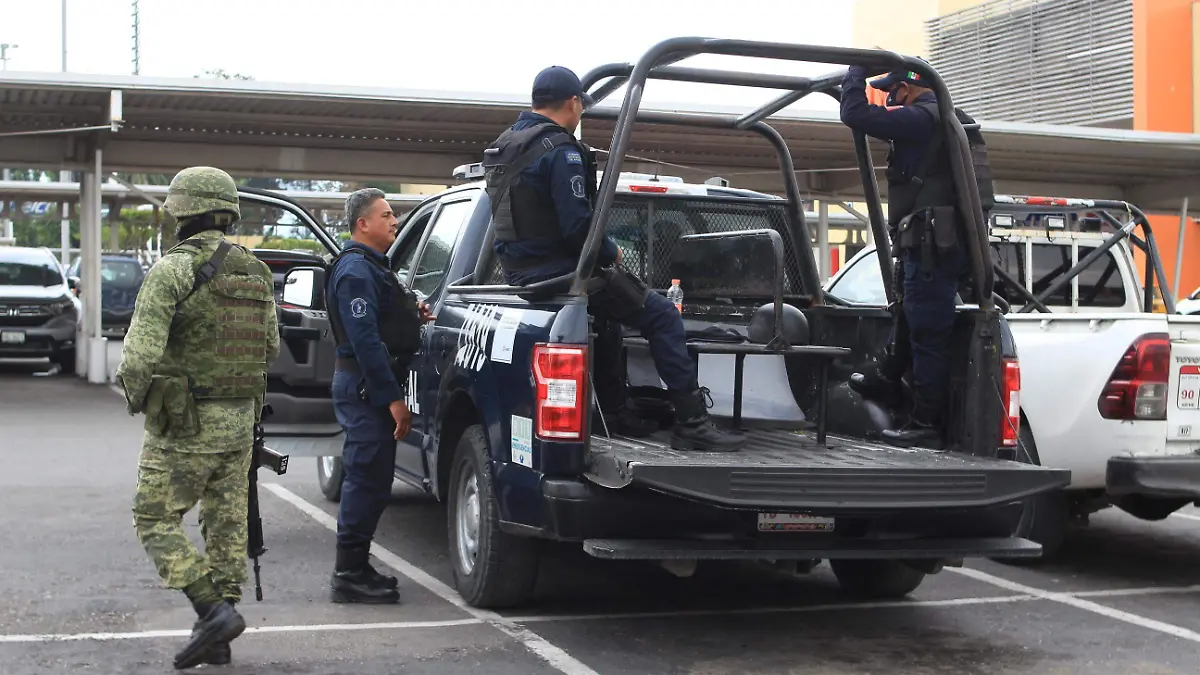 GUARDIA NACIONA MILITAR Y POLICIAS RECORREN LA CIUDAD ANTE INSEGURIDAD-IVAN SANCHEZ (5)