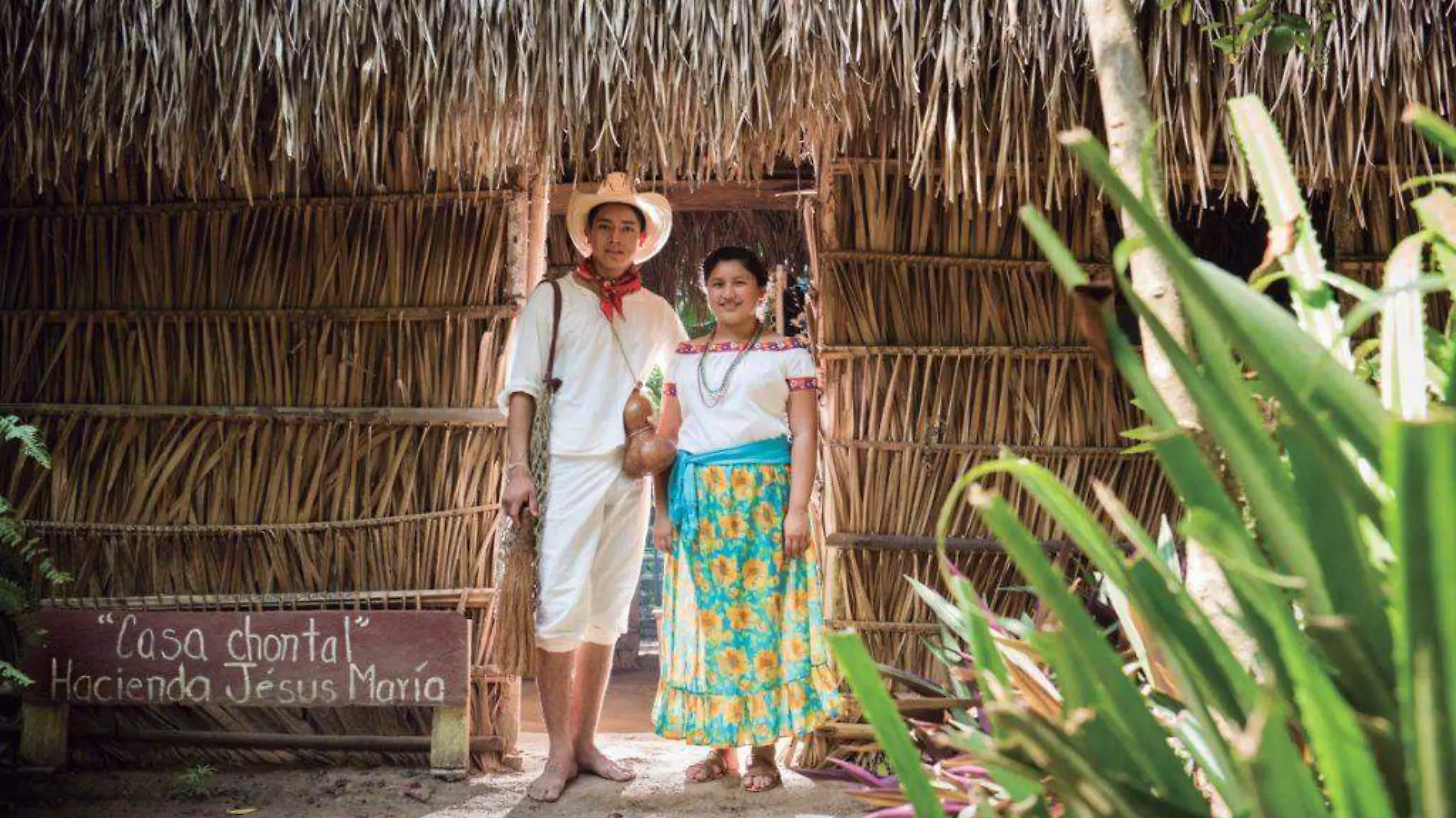 8_Cacao-vestimenta-y-vivienda-tradicional-Zayda-Alexis_Chontal_HM-1024x576