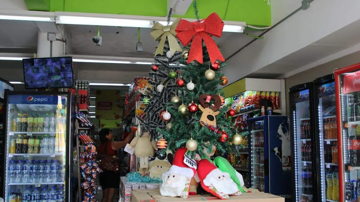 Artículos navideños comienzan a llegar a los comercios tabasqueños 