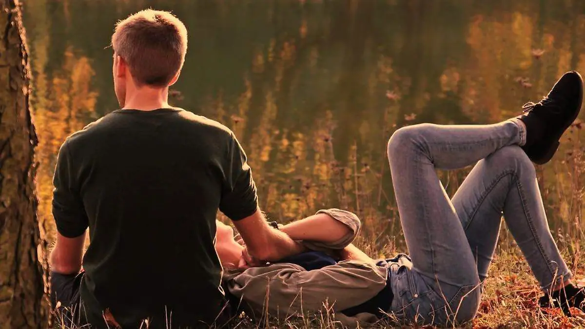 couple-3798371_960_720