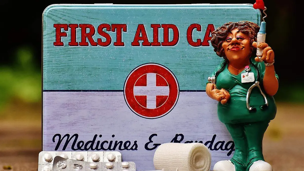 first-aid-ga19fe1cbf_1280