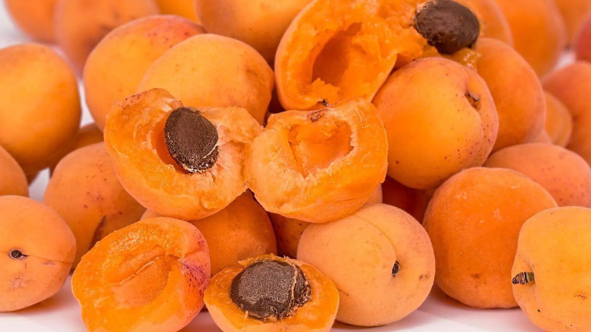 apricots-2994801_1280