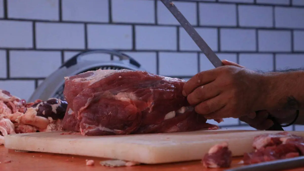 Decaen ventas de carnes en el mercado Pino Suárez en Tabasco