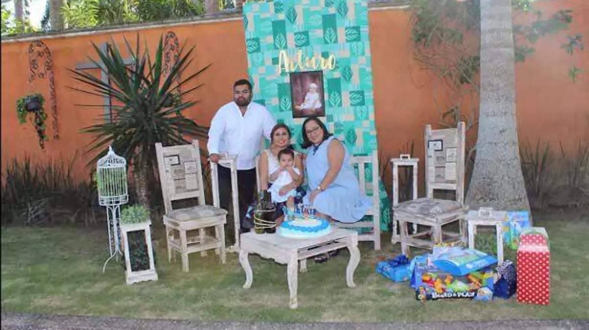 1-ARTURO-Corcino,-Livethzy-Moreno-y-Liliana-Acosta