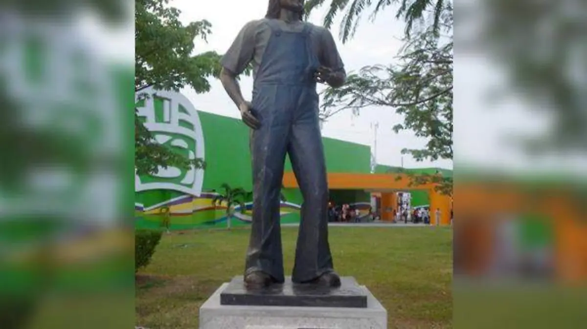 ESTATUA CHICOCHE