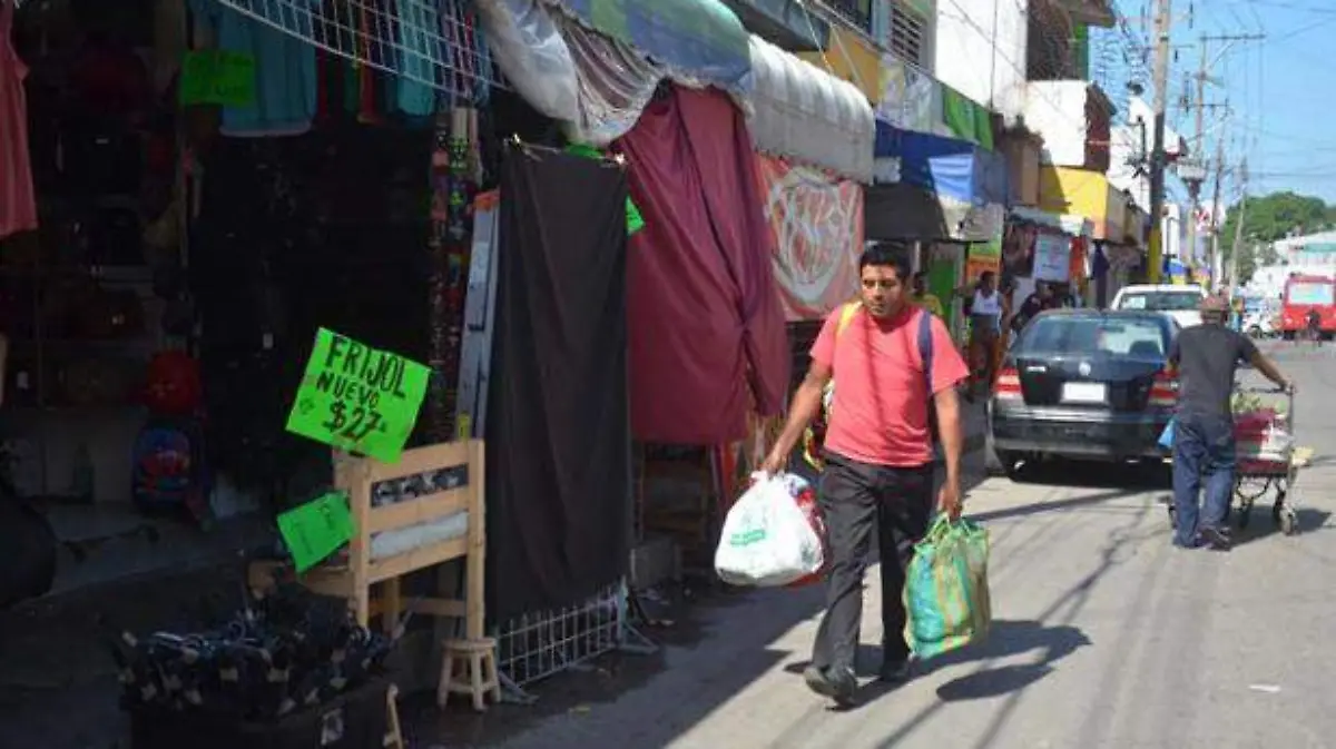 TOMAN-ASTA-BANQUETA-VENDEDRORES-JCH08