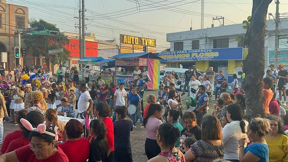 Personas-Disfrutando-El-Carnaval
